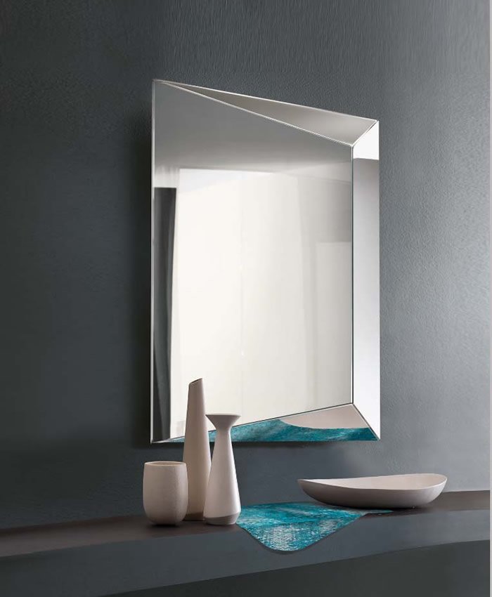 Levante Mirror